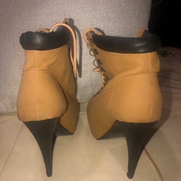 High heel boot style - Picture 3 of 4